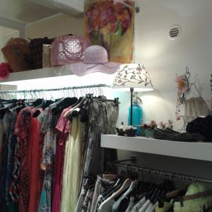 Colors between the colors.