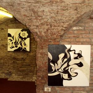 FOTO mostra LA FORMA E LA LUCE NASCOSTA.