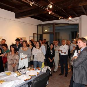 FOTO mostra LA FORMA E LA LUCE NASCOSTA.