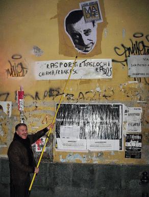 LUCIO AMELIO - nel 2009 Augusto De Luca attacca sui muri di Napoli l'immagine di "Lucio Amelio". 13