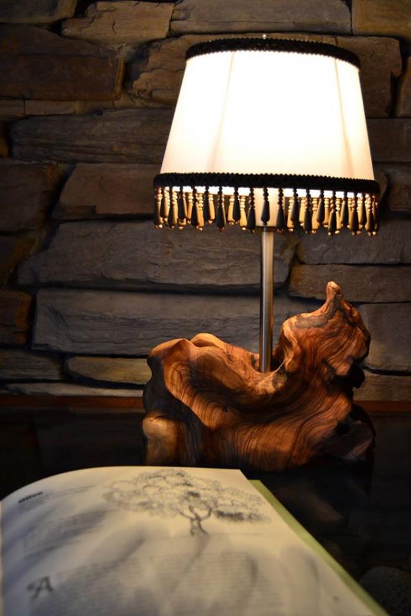 LAMPADA IN LEGNO DI ULIVO