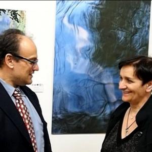  GUIDO  FOLCO  INCONTRA L'ARTISTA  ENZA  DE PAOLIS