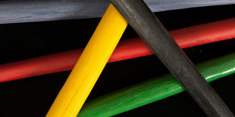 BRYAN HOLT MOORE: Il contrasto fra il contemporaneo e il classico