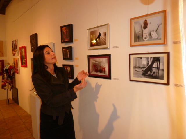 Barbara Ghisi presenta le mie foto alla galleria ArteArte a Mantova, 7-12-2013.