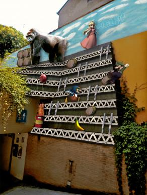 Donkey Kong is the least problem. Via Irnerio, Bologna (Italy)