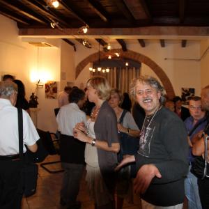 FOTO mostra LA FORMA E LA LUCE NASCOSTA.