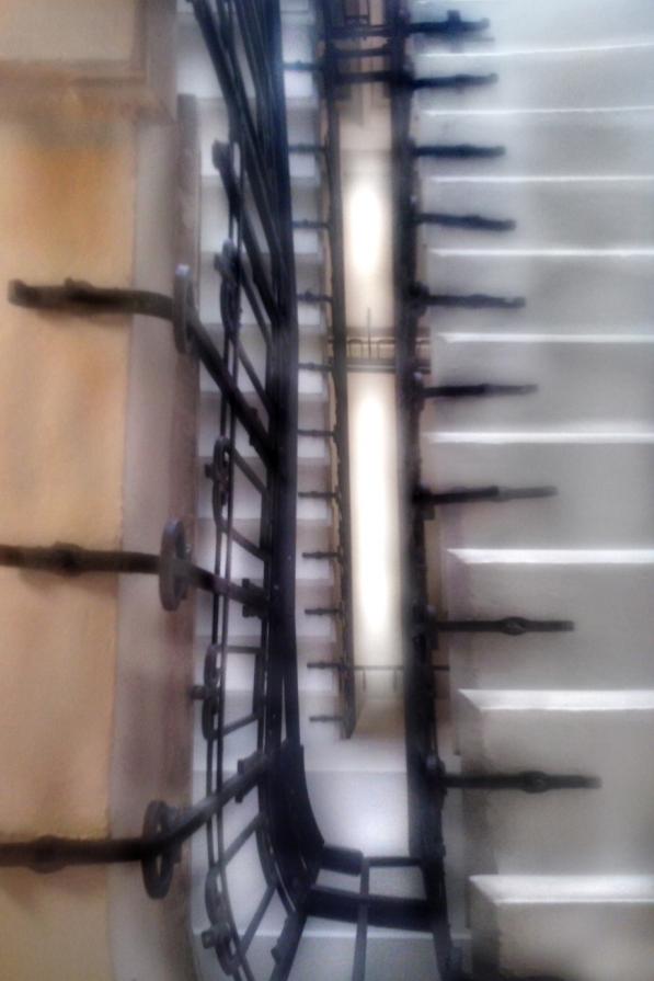 suturare con il ferro cemento ferite profonde.