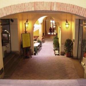 DOPPIO VERNISSAGE A CORTE ISOLANI (BOLOGNA)