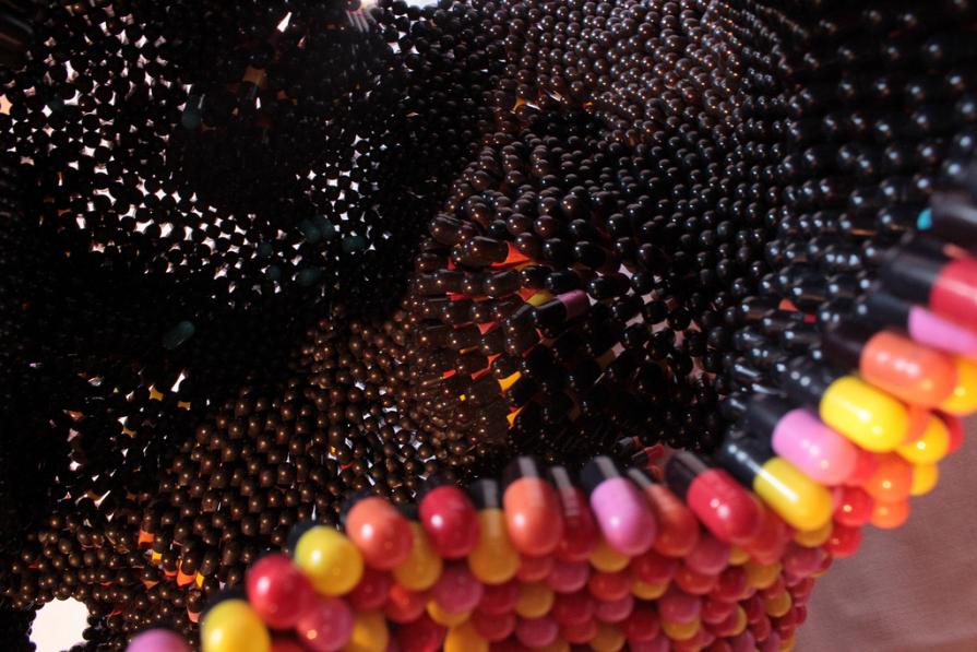 Disease. (9500 empty capsules). Detail.