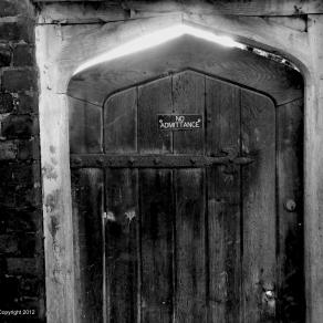 THE DOOR, La riservatezza