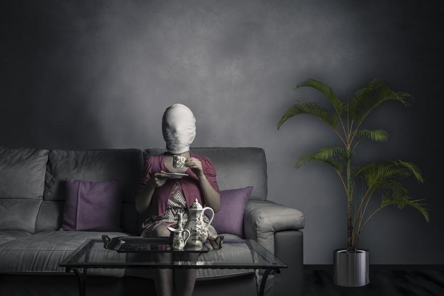 Abito di seta con tazze