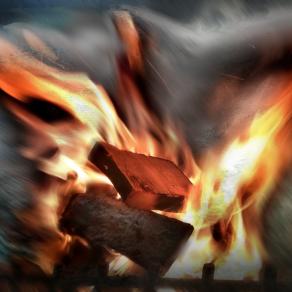 combustioni in atto. togliti le mani da bocca.