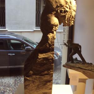 FOTO mostra LA FORMA E LA LUCE NASCOSTA.