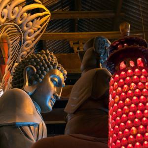 China. Shanghai. Contrasti tra nuovo e antico 1/2