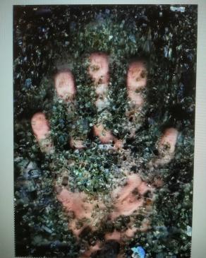 Siamo fragili e a pezzi dentro. 