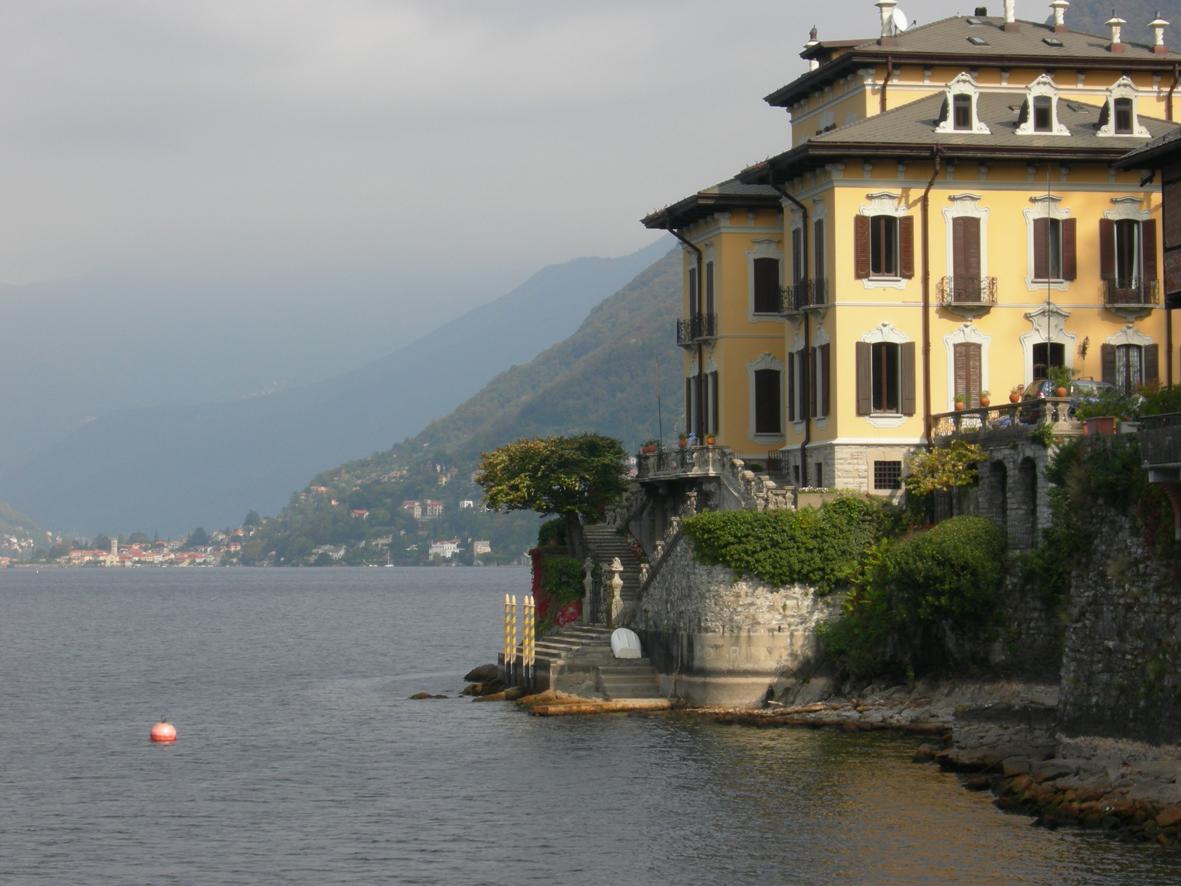 Il Linguaggio del Corpo   presso la Galleria d’Arte Atena di Como