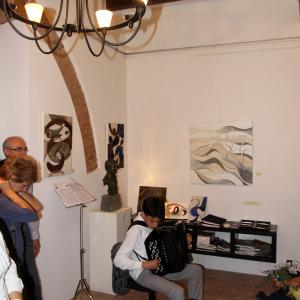 FOTO mostra LA FORMA E LA LUCE NASCOSTA.