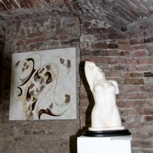 FOTO mostra LA FORMA E LA LUCE NASCOSTA.