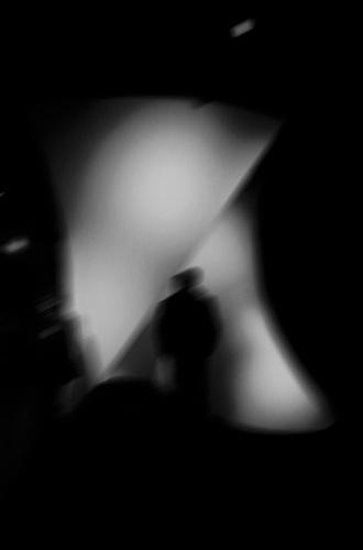 Dove c'è molta luce, l'ombra è più nera Dove c'è molta luce, l'ombra è più nera