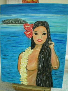 Vahinè con fiori tra i capelli