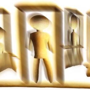 bussa entra in casa senza paura vieni avanti.