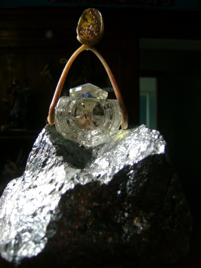 Il monaco seduto in meditazione