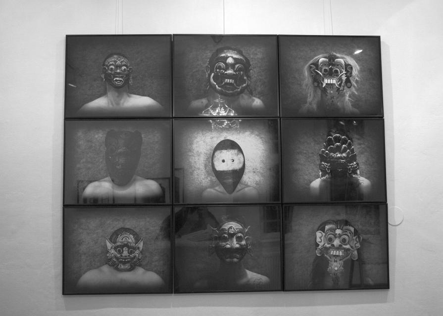 Caccia Draghi - Opera finita nella Mostra a Atelier Bajadere ( Austria )