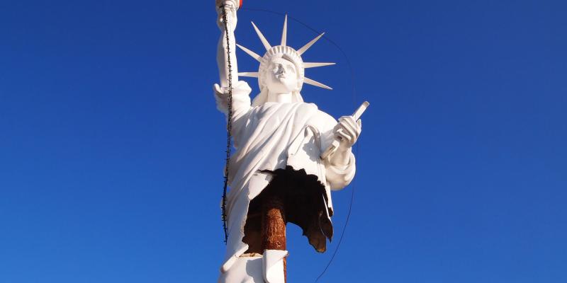 Sisters, mostra personale di Ryts Monet, dall'8 febbraio al 2 marzo 2014 Sisters, mostra personale di Ryts Monet, dall'8 febbraio al 2 marzo 2014