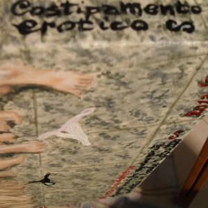 Passione di donne - Aggrovigliamento di magroline minute costrettesi in locale ristretto (particolare)