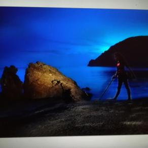 La bimba e. Pinna di pescecane.