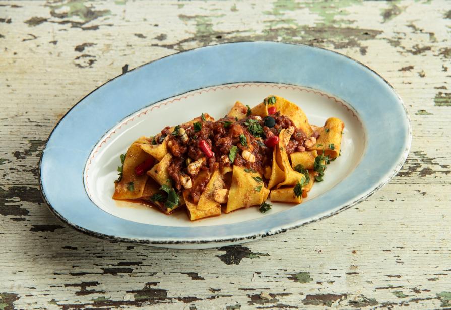 L'insostenibile leggerezza dell'essere (trittico) L'insostenibile leggerezza dell'essere (trittico)