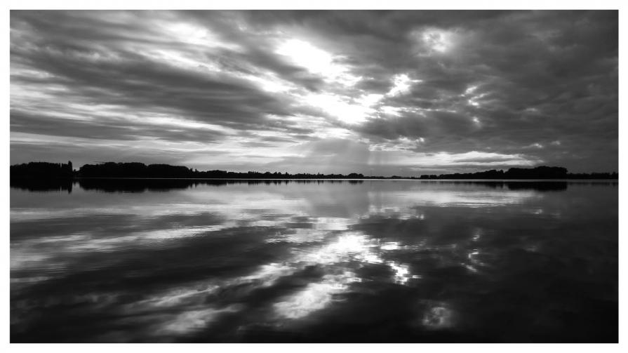 Lago Superiore di Mantova di sera prima del temporale