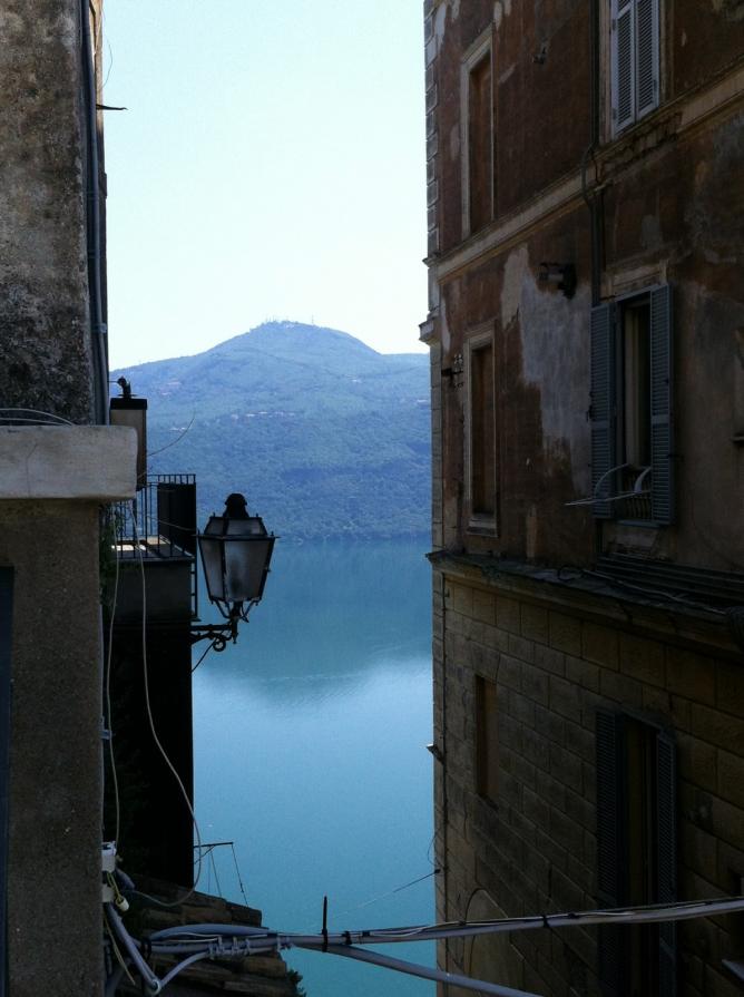 Scorcio sul lago di Castel Gandolfo