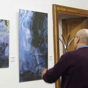  GUIDO  FOLCO  INCONTRA L'ARTISTA  ENZA  DE PAOLIS