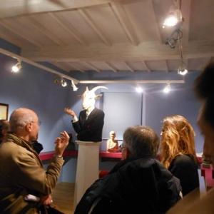 StileArte: Fatima Messana, bimba sulla Croce. Assurde indignazioni