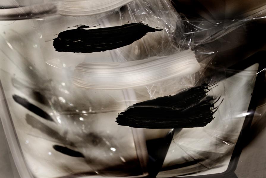 in viaggio esploro i vetri.