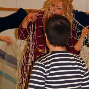 “LA SIRENA. ARTE-LA MIA SECONDA PELLE” PERFORMANCE ROSA DIDONNA PRESSO LA SCUOLA HÖNTTÄMÄEN, OULU, FINLANDIA