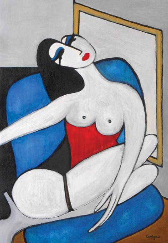 donna su poltrona di velluto blue