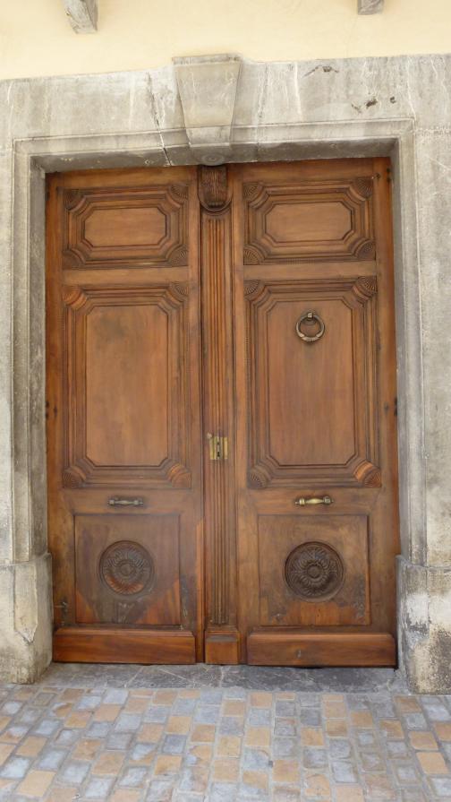 Une porte, que de secrets...