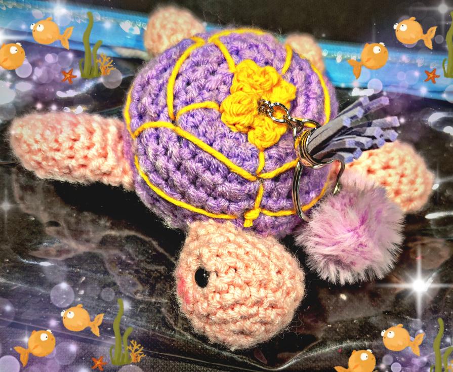 Un piccolo portafortuna...lavorato a mano con un filo d'amore ....