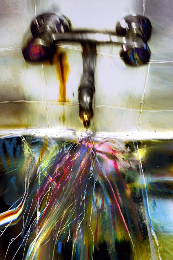 dal rubinetto aperto,fuoriescono i colori.