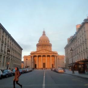 Sous la clarté du soleil couchant