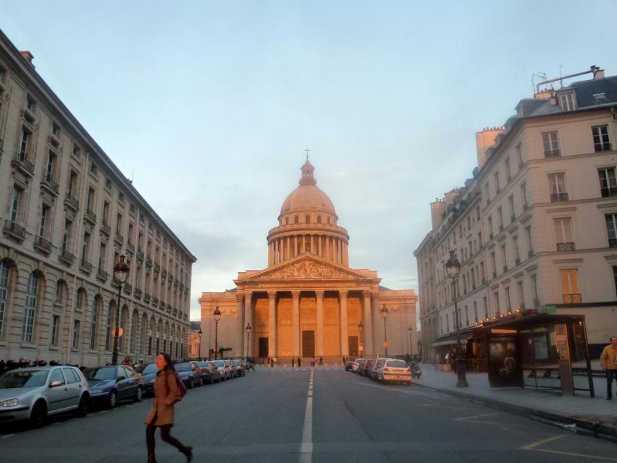 Sous la clarté du soleil couchant