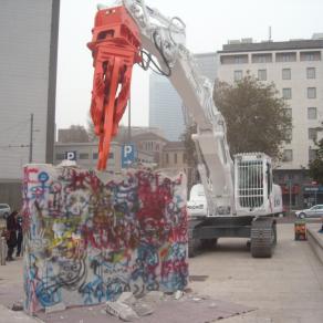 Abbattere per ricostruire