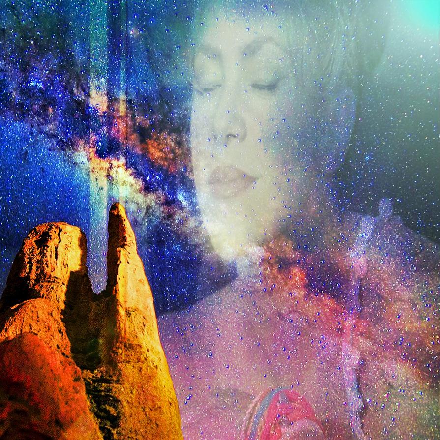 . . .  Que hace rato esta mi corazón latiendo por ti, latiendo por ti ..!!!! <3 