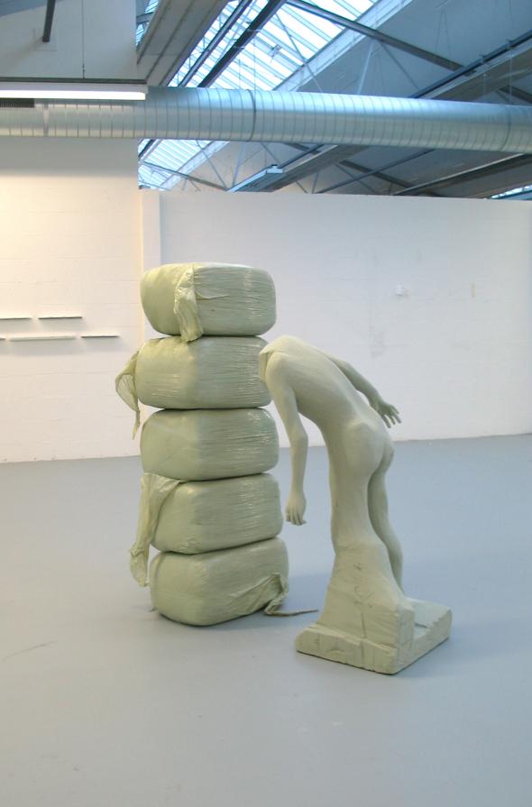 Endemic (dutch: Endemisch) - Sculpture (pur and straw)