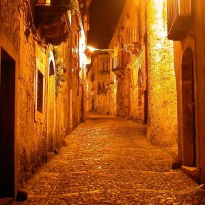 Italia. Calabria. Gerace storia di pietre (1)