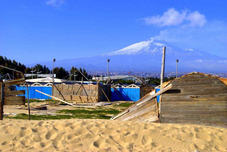 Dalla spiaggia alla montagna, this is Catania.