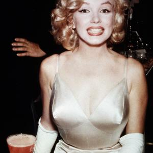 Il Narcisismo e L’incapacità di Amare Il piacere di amare fino a confondersi Il Narcisismo e L’incapacità di Amare Il piacere di amare fino a confondersi