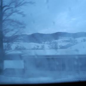 < Oltre la finestra>